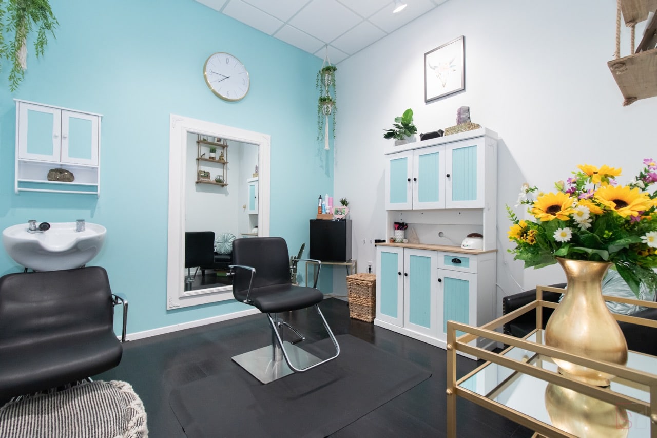 A hairstylist suite rental comes with supportive amenities to help you succeed.